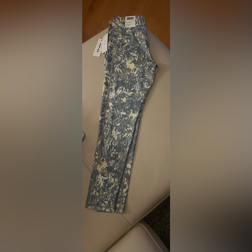 DKNY Sport Abstract Print Leggings with Side Pockets. Medium, New! - Picture 2 of 5